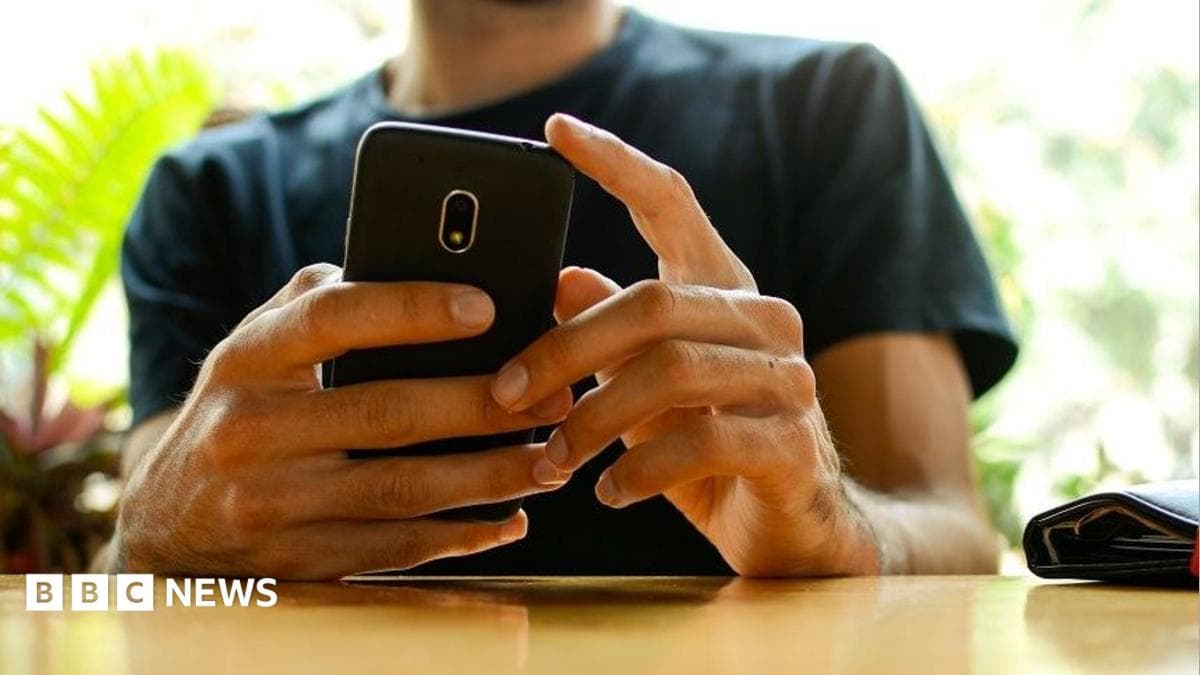 Anúncios de IA que objetificam mulheres são banidos na Inglaterra